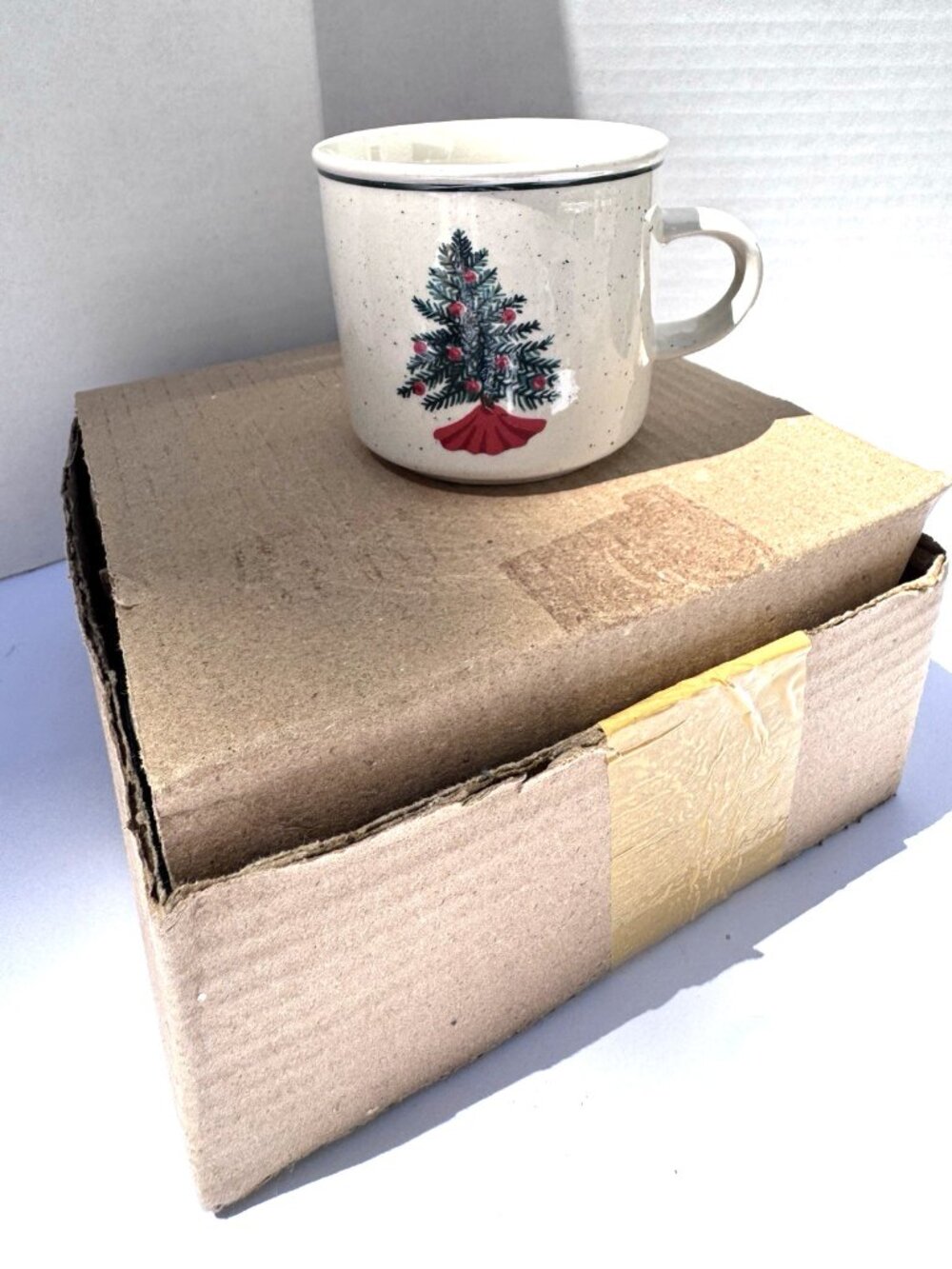 Set Of 4 Folk Craft Holiday Stoneware Mugs In Box Christmas Tree Red Accent